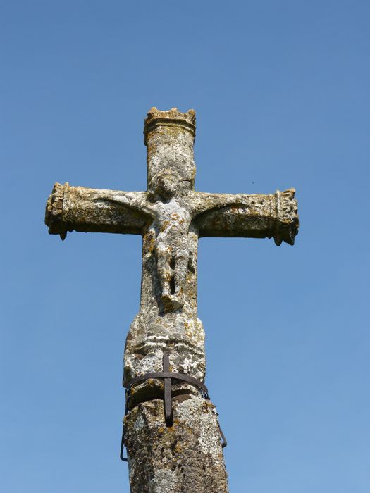 Croix monumentale, vue partielle