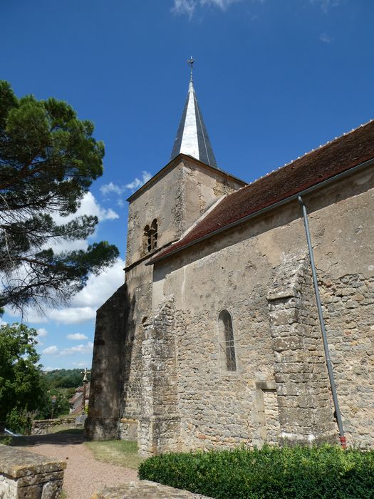 Eglise Saint-Hilaire : Façade latérale sud, vue partielle