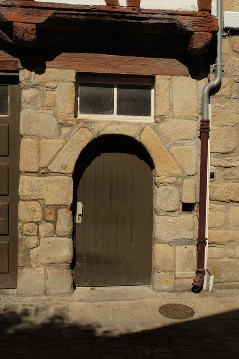 Maison : Façade sur rue, porte d’accès, vue générale