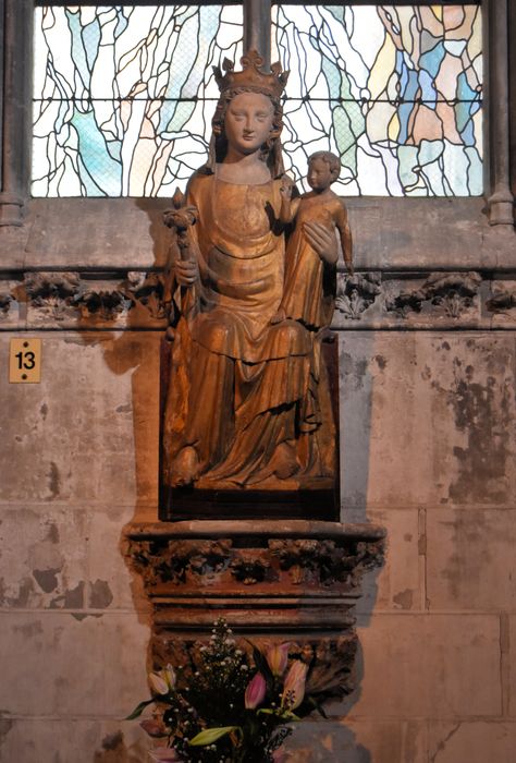 statue : Vierge à l’Enfant