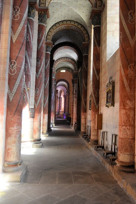 Eglise Saint-Austremoine : Collatéral sud, vue générale