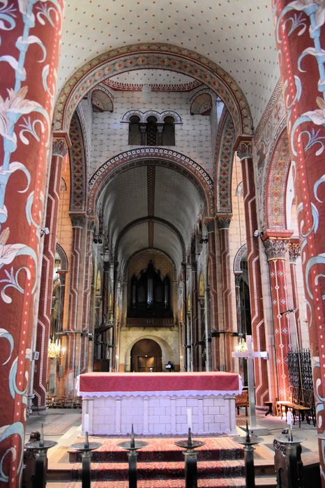 Eglise Saint-Austremoine : Nef, vue générale