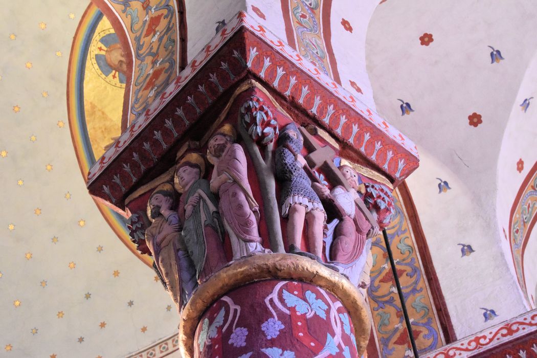 Eglise Saint-Austremoine : Détail d'un chapiteau sculpté du déambulatoire