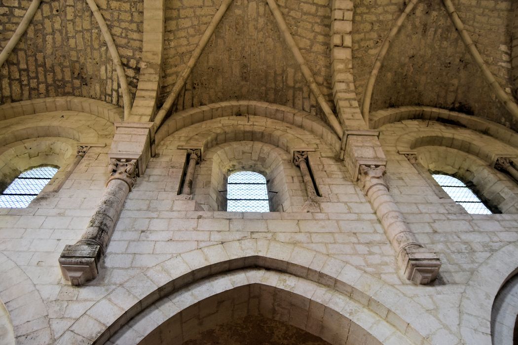 Eglise abbatiale Sainte-Marie (ancienne) : Nef, détail des maçonneries