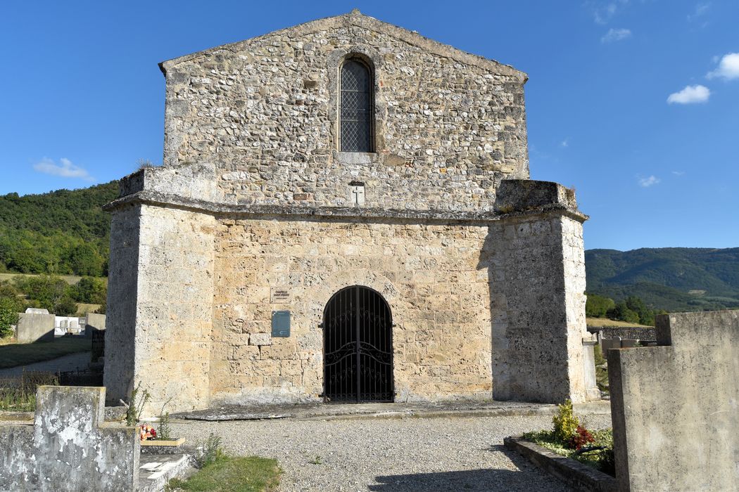 Chapelle Saint-Pierre : Façade occidentale, vue générale