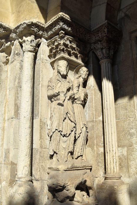 Eglise Saint-Barnard, ancienne collégiale : Portail occidental, détail