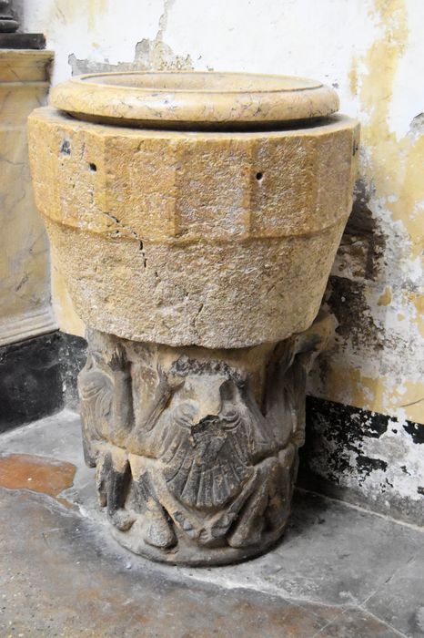 fonts baptismaux (cuve) - © Ministère de la Culture (France), Médiathèque du patrimoine et de la photographie, diffusion RMN-GP