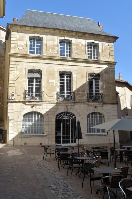 Hôtel de Clérieu : Façade sur la place, vue générale