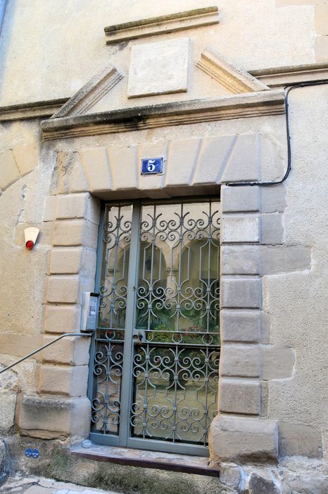 Maison : Porte d'accès sur rue, vue générale