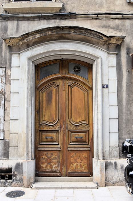 Hôtel de Pampelonne (ancien) : Portail d'accès la rue Briffaut, vue générale