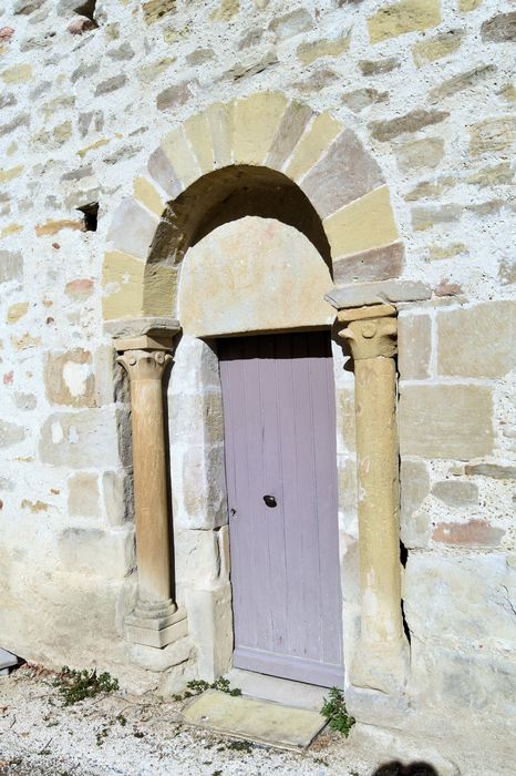 Eglise : Porte latérale sud, vue générale