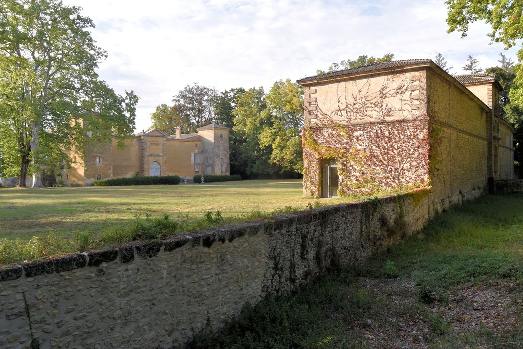 Château du Bourg et ses communs : Ensemble est, vue générale