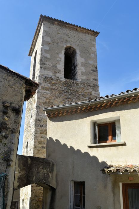 Eglise Saint-Pierre (vieille) : Clocher, vue partielle