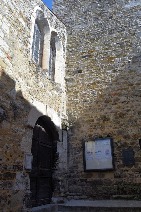 Eglise Saint-Pierre (vieille) : Portail d'accès sud, vue générale