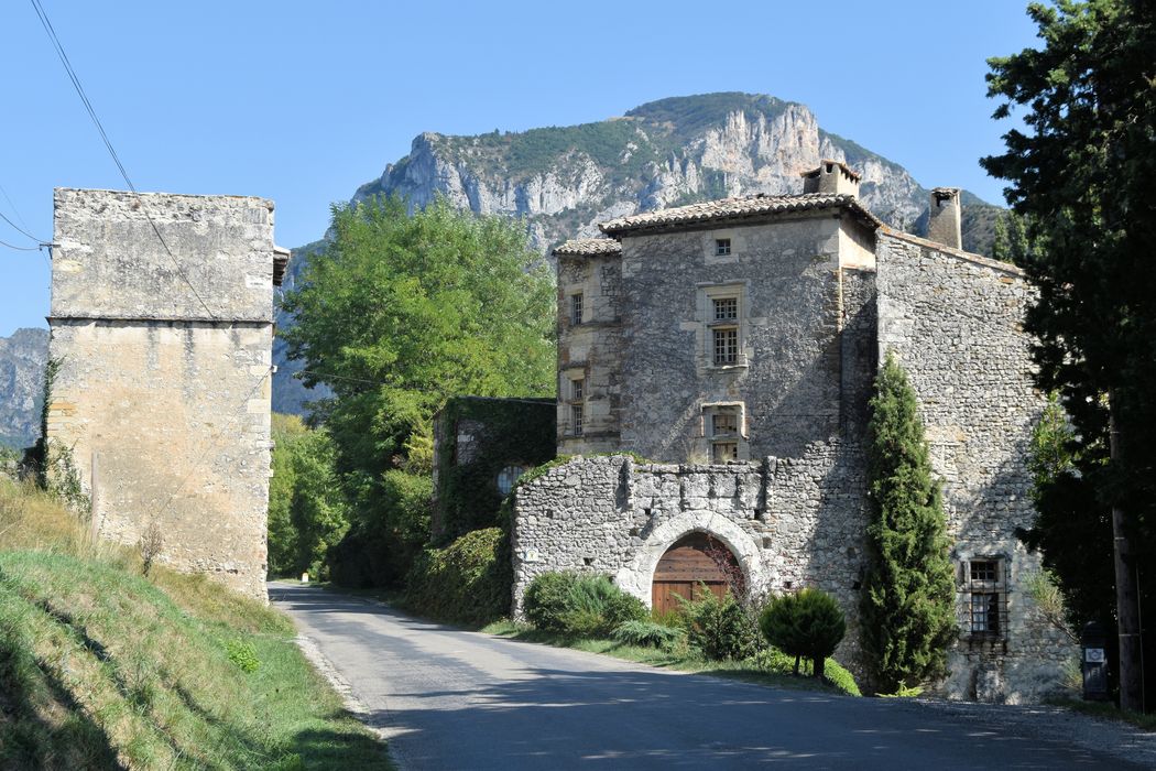 Donjon de Lastic : Ensemble ouest, vue générale