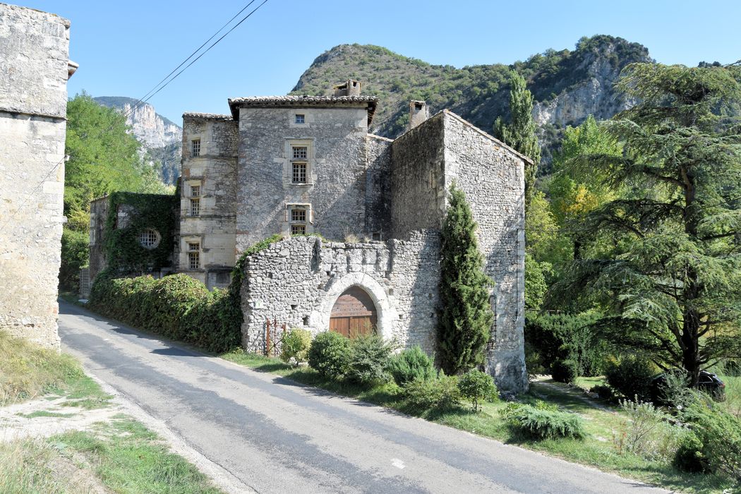 Donjon de Lastic : Ensemble ouest, vue générale