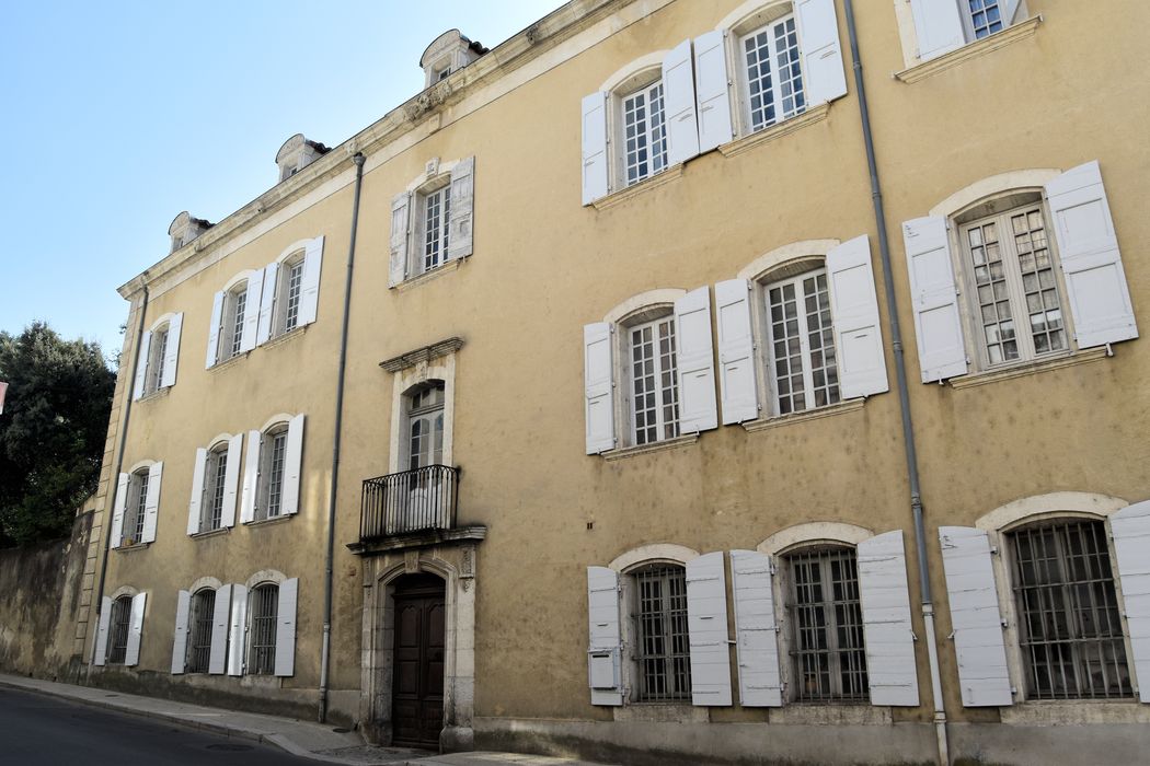 Maison Reux : Façade sur rue, vue générale