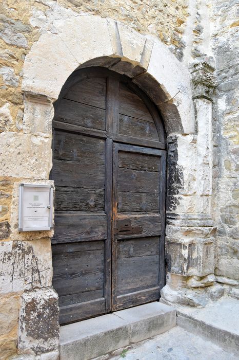 Eglise Saint-Pierre (vieille) : Portail d'accès sud, vue générale