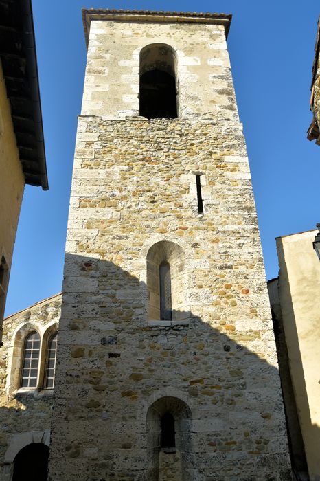 Eglise Saint-Pierre (vieille) : Clocher, élévation sud, vue partielle