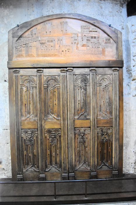 vantaux, fronton de porte de la salle du conseil - © Ministère de la Culture (France), Médiathèque du patrimoine et de la photographie, diffusion RMN-GP