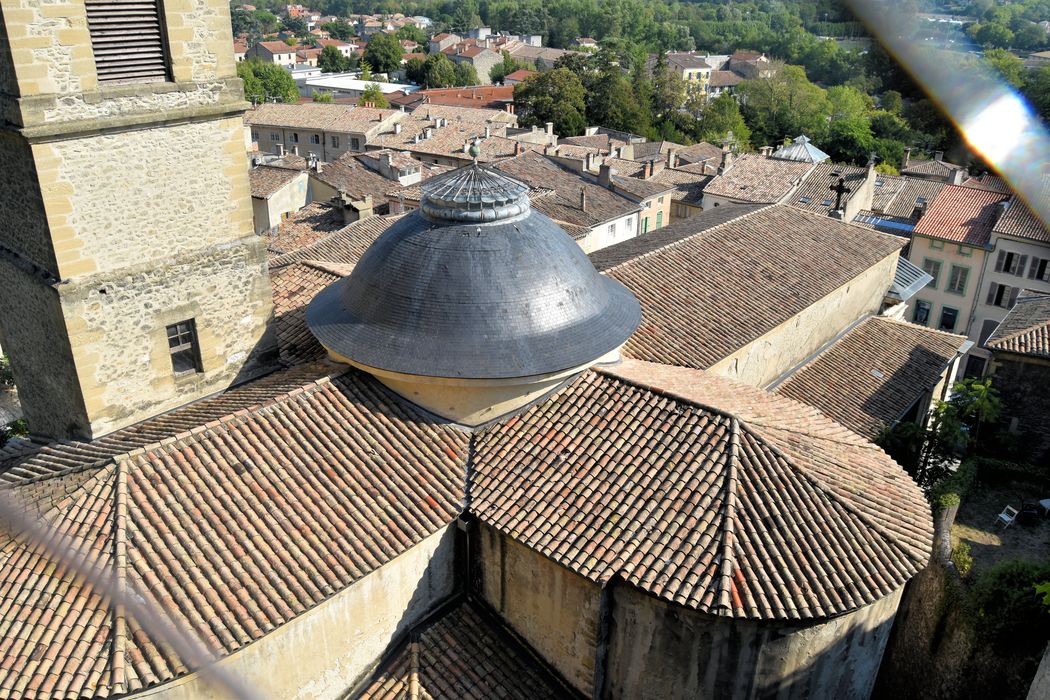 Eglise Saint-Sauveur : Vue partielle des toitures