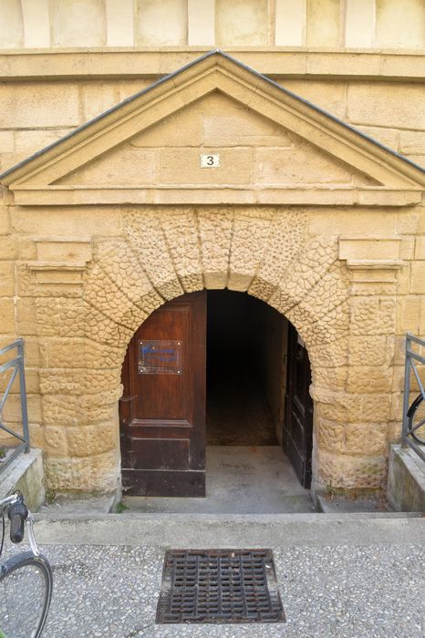 Immeuble Labretonnière : Porte d'accès sur rue, vue générale