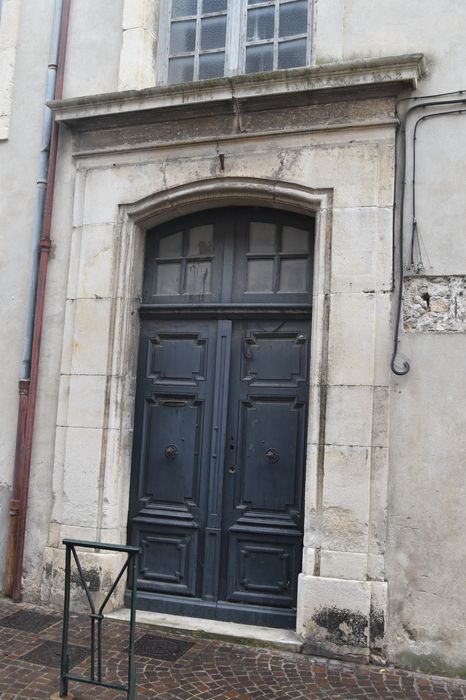 Hôtel de Chabrillan (ancien) : Porte d'accès sur rue, vue générale