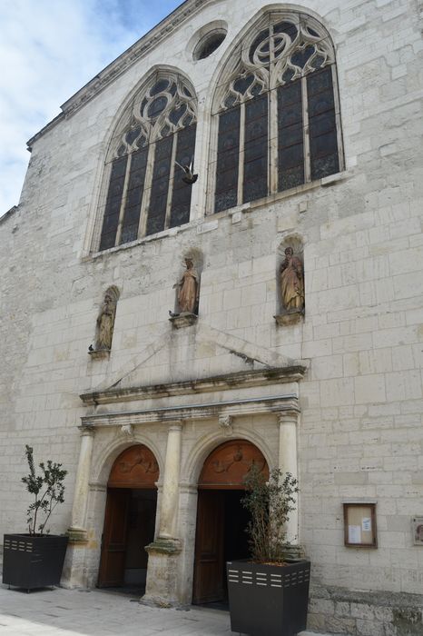 Collégiale Sainte-Croix : Façade occidentale, vue partielle