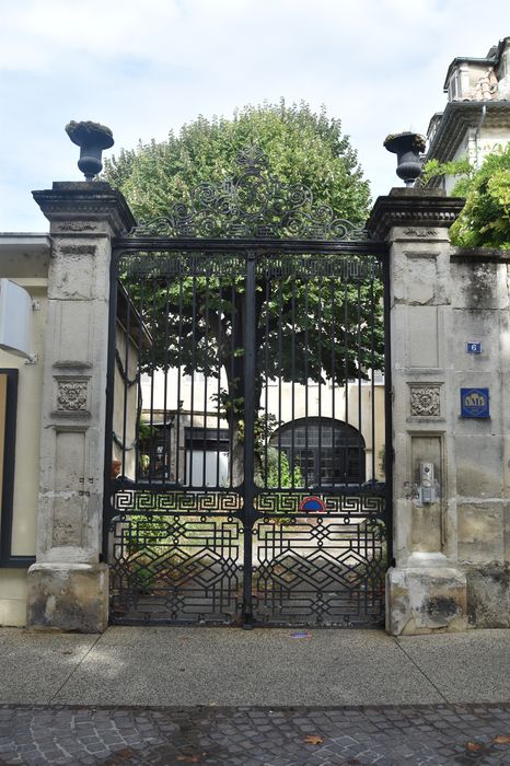 Hôtel du Puy-Montbrun : Grilles d'accès sud, vue générale