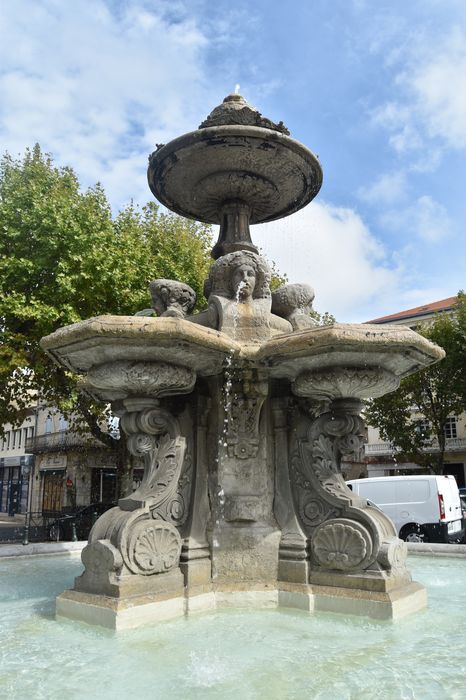 Fontaine, vue partielle