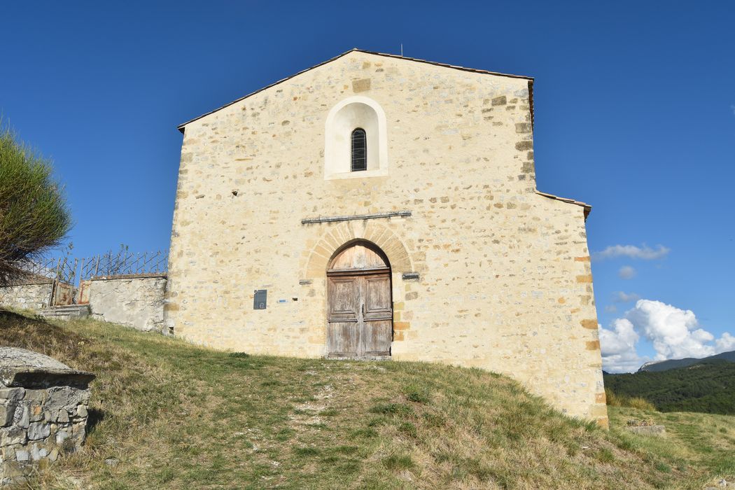 Eglise Saint-Marcel : Façade occidentale, vue générale