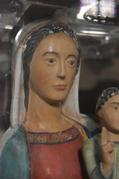 statue : Notre-Dame de Roche, vue partielle