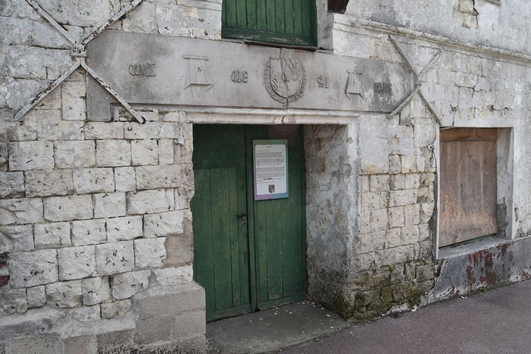 Moulin : Porte d'accès ouest, vue générale