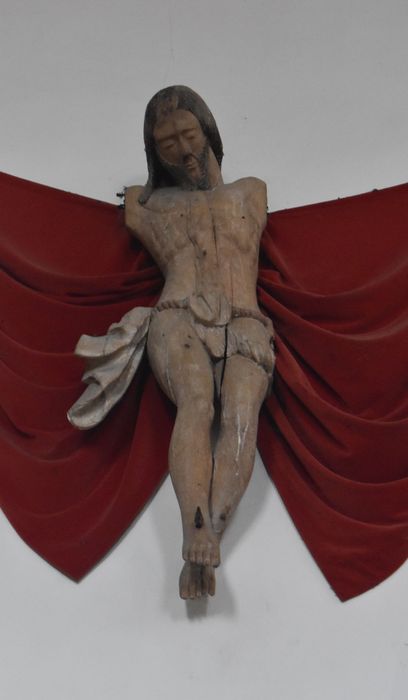 statue : Christ en croix