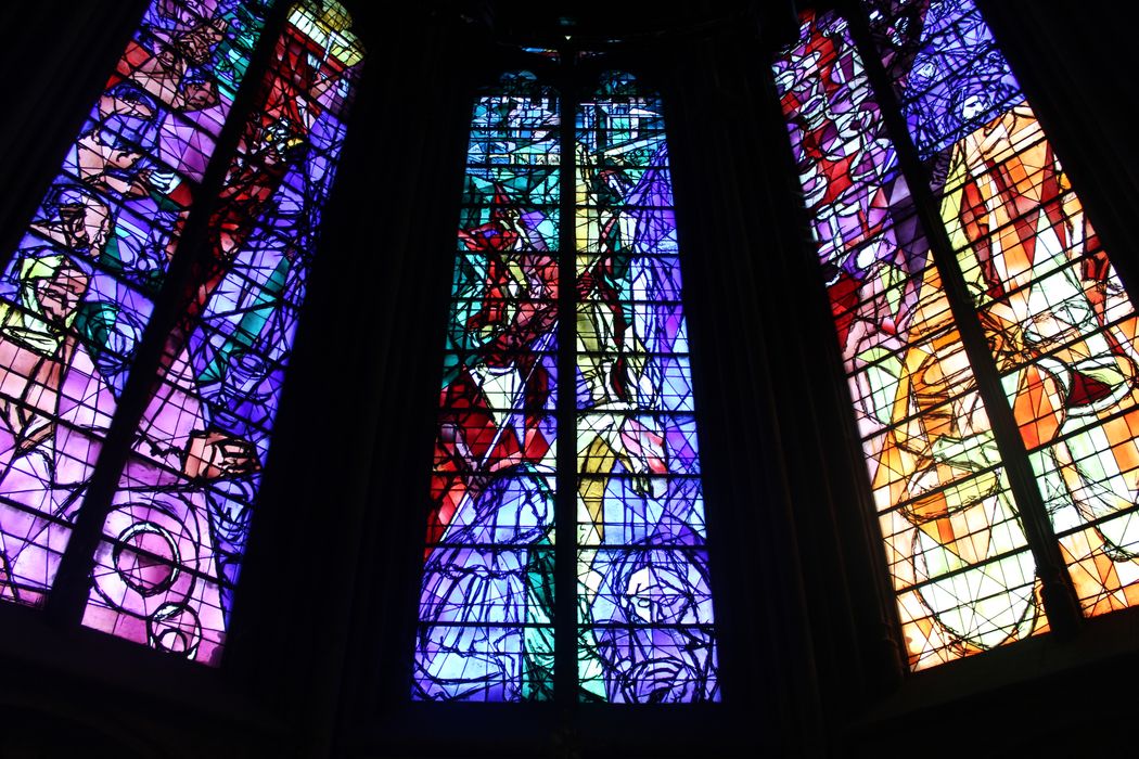 Cathédrale Saint-Etienne : Chapelle du Saint-Sacrement, verrières, vue générale