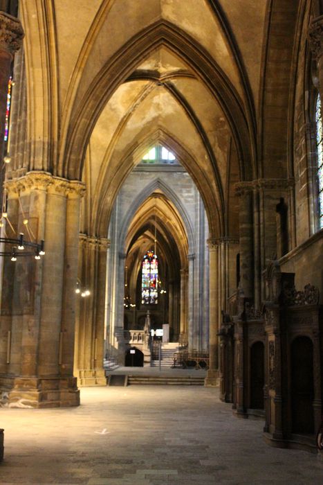 Cathédrale Saint-Etienne : Collatéral sud, vue générale