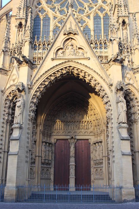 Cathédrale Saint-Etienne : Portail de la Vierge, vue générale