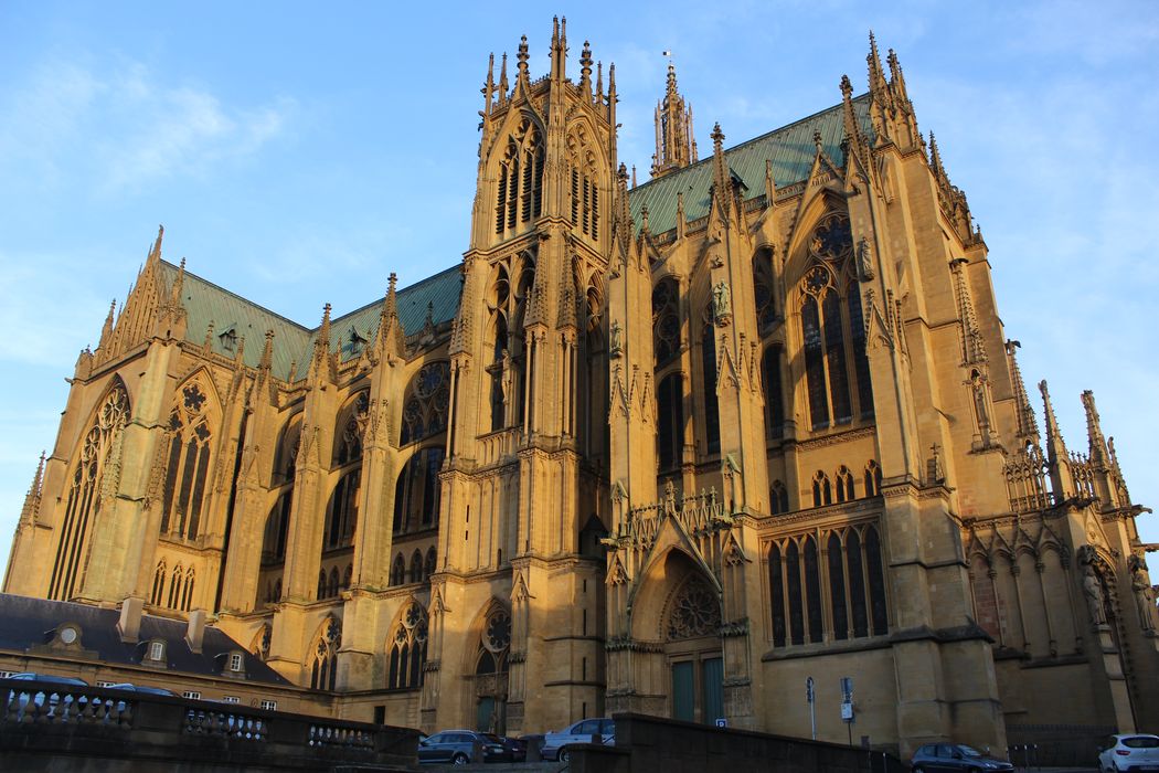 Cathédrale Saint-Etienne : Façade latérale nord, vue générale