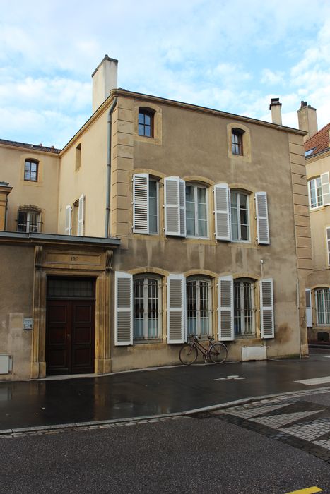 Immeuble : Façade sur rue, vue générale