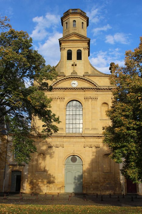 Eglise Saint-Simon et Saint-Jude : Façade sud-est, vue générale