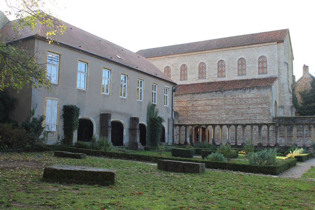 Ancienne abbaye Saint-Pierre : Ensemble nord-ouest, vue générale