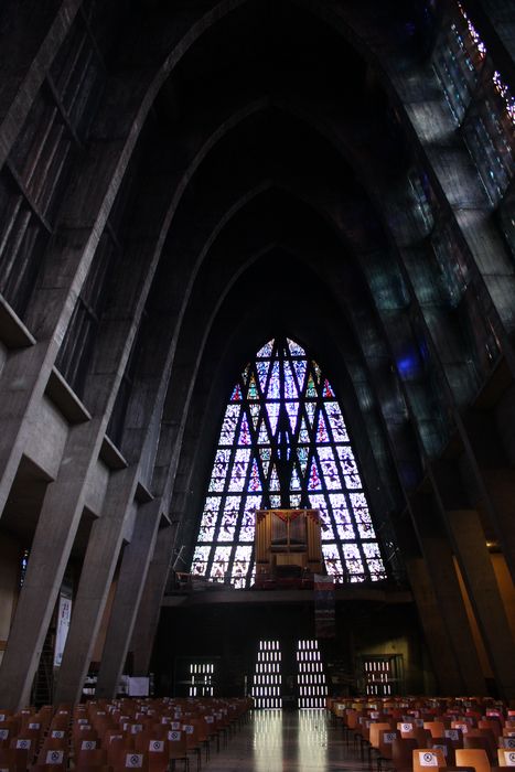 Eglise Sainte-Thérèse-de-l'Enfant-Jésus : Nef, vue générale