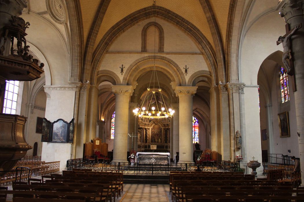 Cathédrale de la Trinité : Nef, vue générale