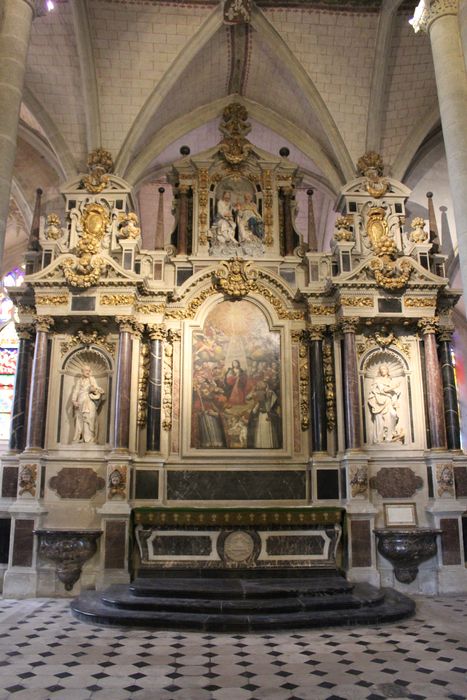 Autel, retable, 3 statues : La Trinité, Saint Pierre, Saint Jean l'Evangéliste (maître-autel)