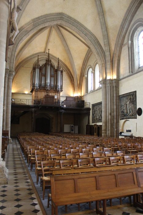 Cathédrale de la Trinité : Nef, vue générale