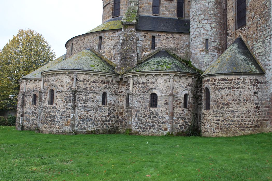 Eglise Notre-Dame d'Avesnière : Chevet, vue partielle