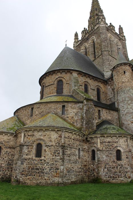 Eglise Notre-Dame d'Avesnière : Chevet, vue générale