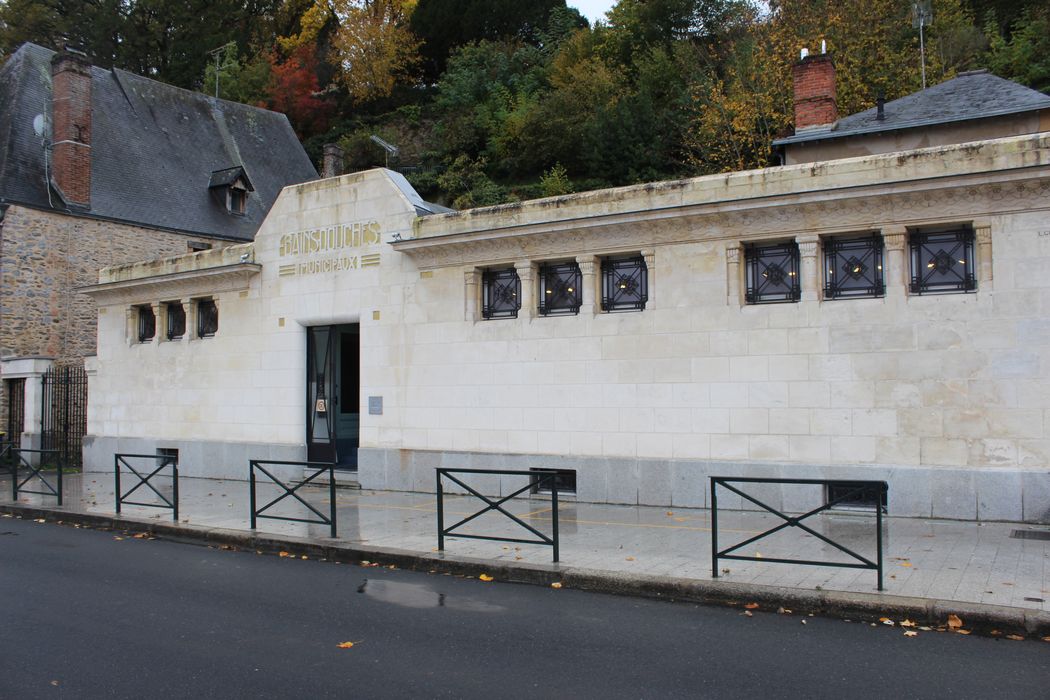 Bâtiment des bains-douches : Façade sur rue, vue générale