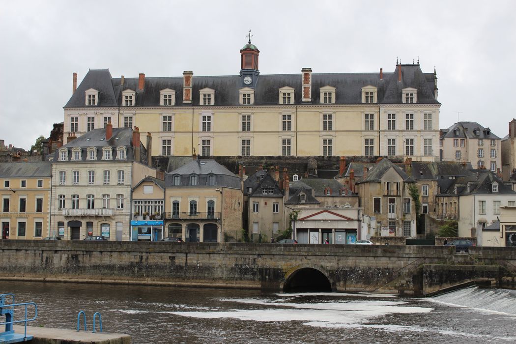 Château Neuf : Vue générale du château depuis l'Est