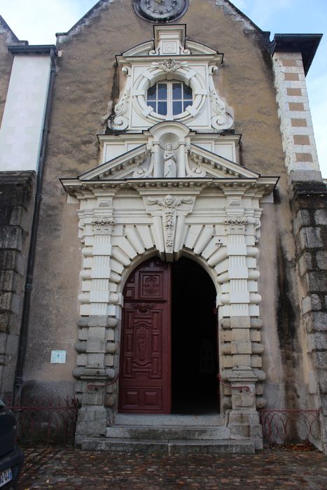 Eglise Notre-Dame des Cordeliers : Portail d'accès nord, vue générale